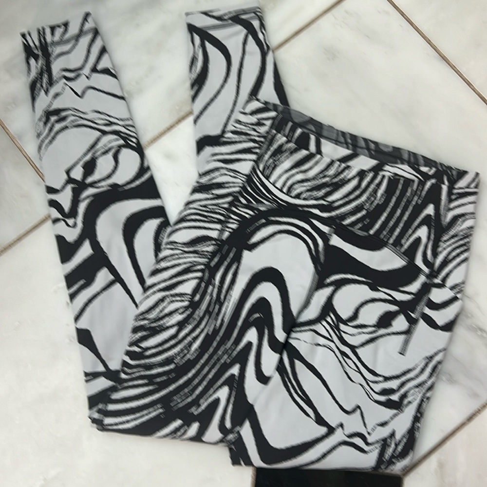 EUC full length lululemon running tight, size 4